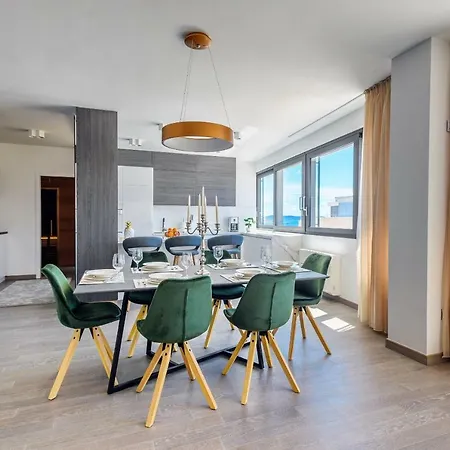 Luxury And Zára